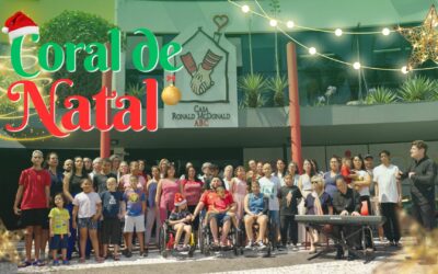 Casa Ronald McDonald ABC celebra o Natal com coral de crianças, famílias e apoiadores